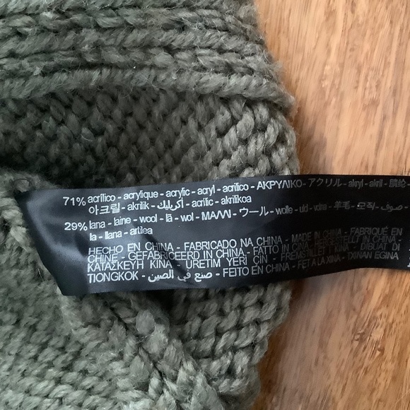 Zara Chunky Oversized Cable Knit Sweater - Picture 4 of 4